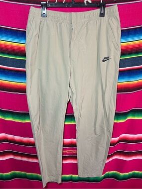 Nike Men's Sportswear Woven Tapered Commuter Pants DM6621 247 Size XL Khaki